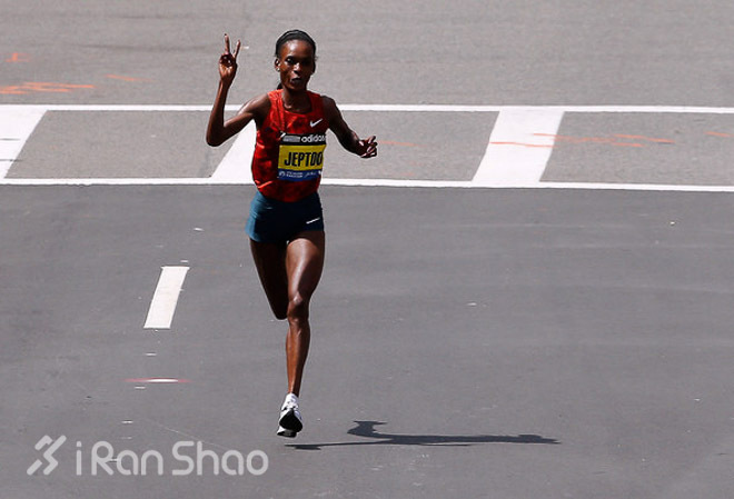 一个“新秀”一个“女王”——2014芝加哥马拉松男女冠军背后的故事