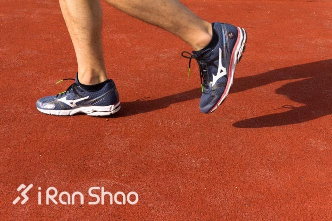 进击的“全民跑鞋”—Mizuno美津浓Wave Rider 17深度评测