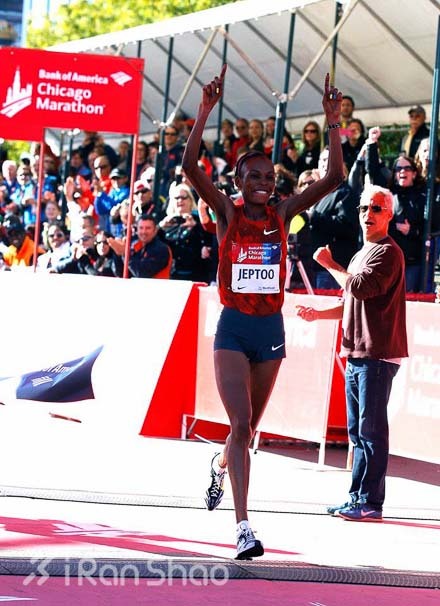 一个“新秀”一个“女王”——2014芝加哥马拉松男女冠军背后的故事