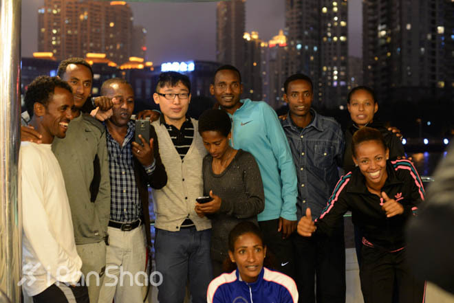 跑马多年，这是最接近冠军的一刻——上马赛前运动员联欢会掠影