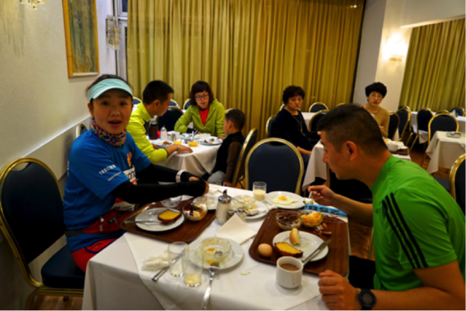 有一种泪流满面的坚持， 就在那雅典马拉松42.195公里