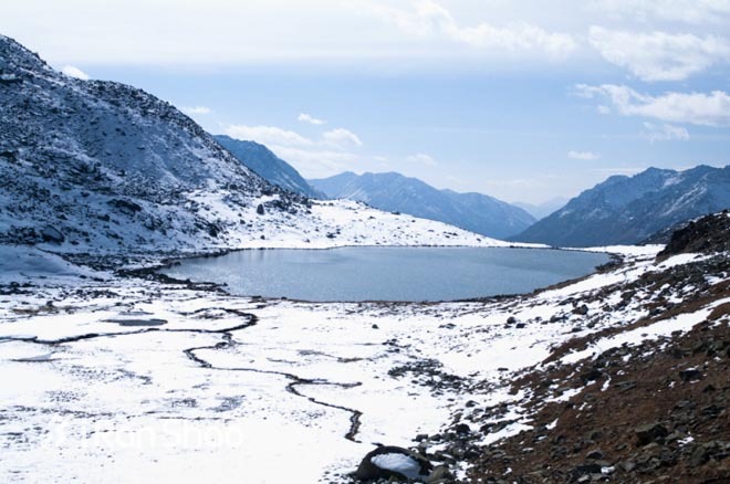 ​从十三天荒野求生论运动内衣对户外运动的重要性