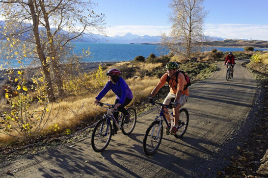 边旅行边运动在世界“最美的跑道”上奔跑