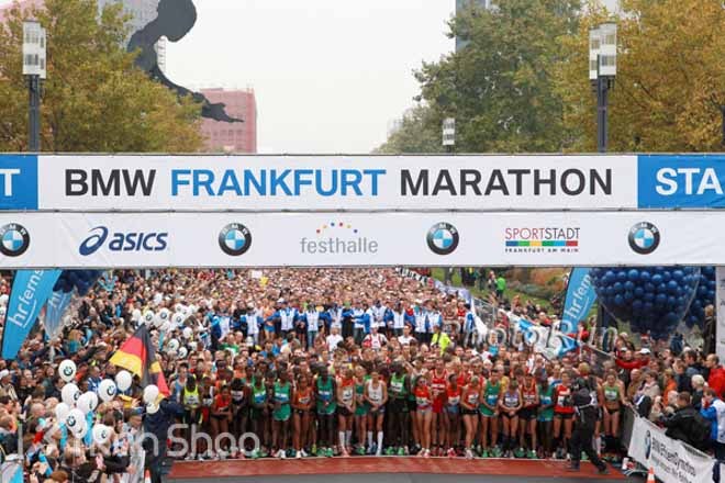 什么叫年度最佳？肯尼亚人在马拉松故乡希腊封王封后