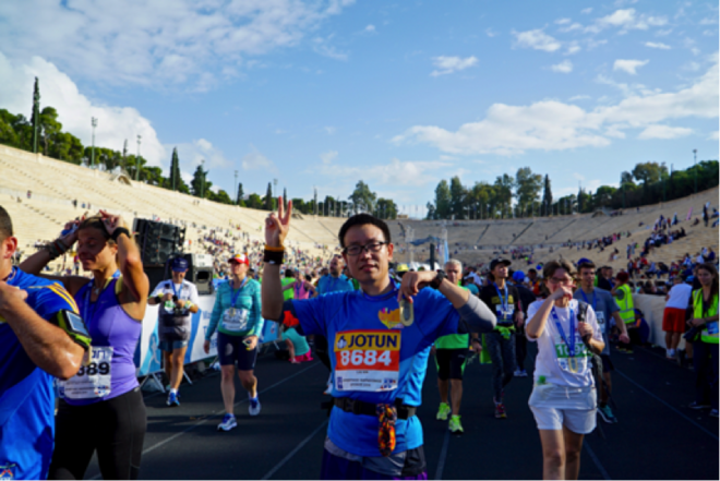 有一种泪流满面的坚持， 就在那雅典马拉松42.195公里
