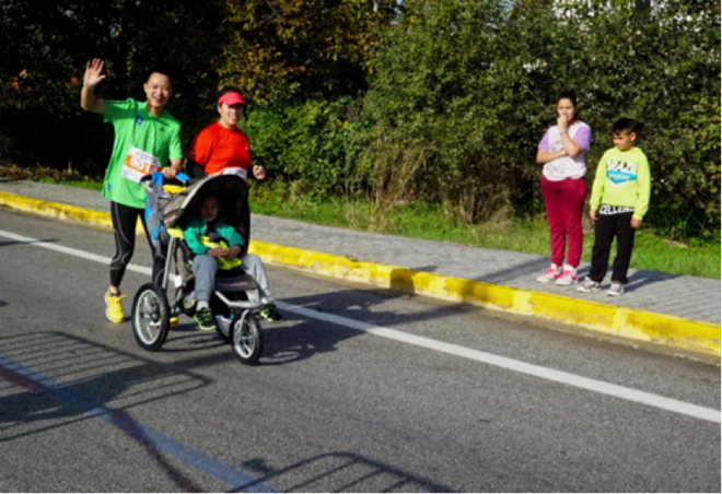 有一种泪流满面的坚持， 就在那雅典马拉松42.195公里