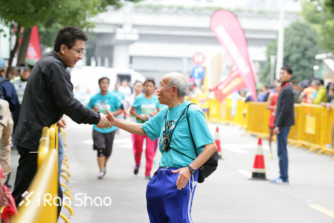 用奔跑感动一座城—全景上马8小时