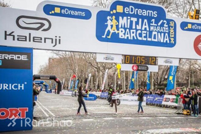 什么叫年度最佳？肯尼亚人在马拉松故乡希腊封王封后