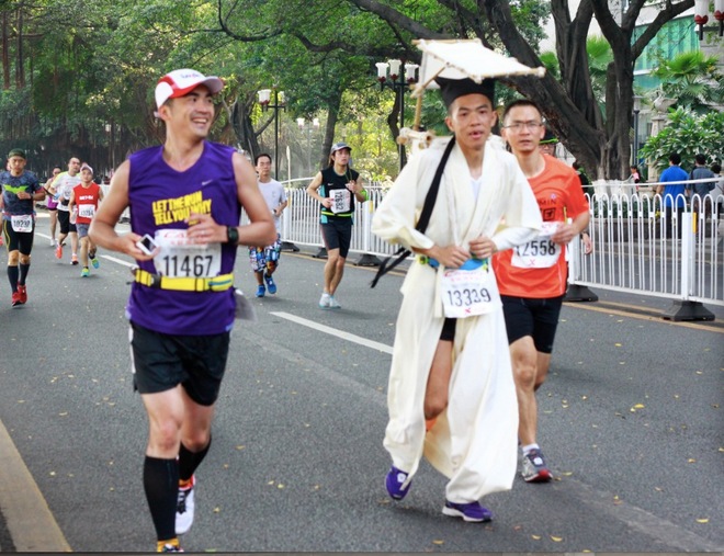 热....就是无止境的热。这是对于今年广马全程跑完之后的最大感想。我的PB马(跑崩)玩赛记录。