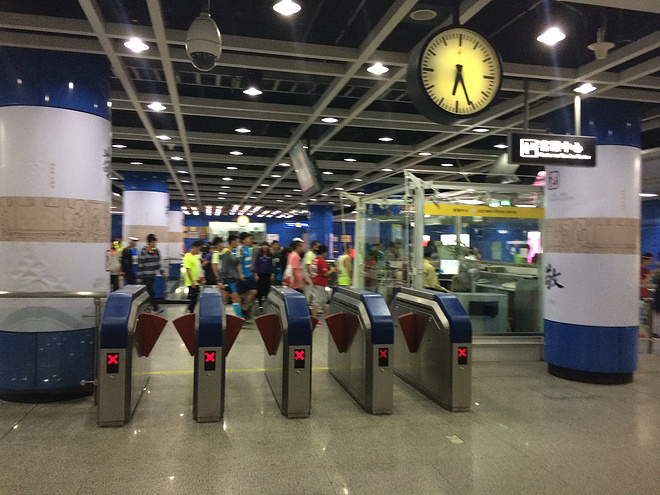 热....就是无止境的热。这是对于今年广马全程跑完之后的最大感想。我的PB马(跑崩)玩赛记录。