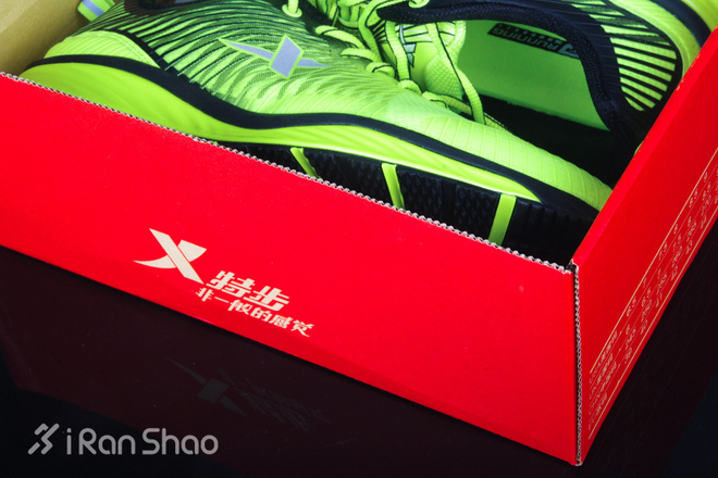 开箱 | 陆地巡洋舰——特步双向控震科技缓震跑鞋