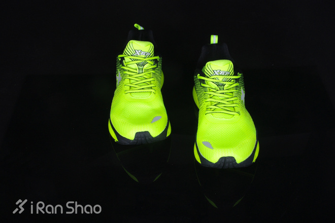 开箱 | 陆地巡洋舰——特步双向控震科技缓震跑鞋