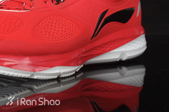 开箱 | 云的新彼端，李宁云二代跑鞋