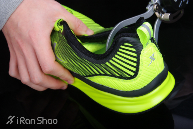 开箱 | 陆地巡洋舰——特步双向控震科技缓震跑鞋