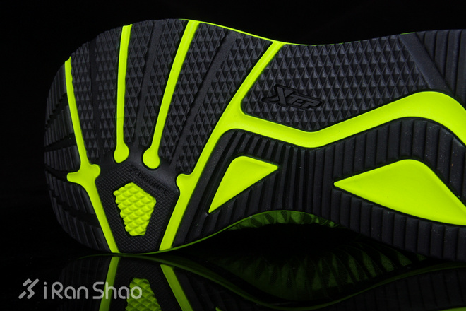 开箱 | 陆地巡洋舰——特步双向控震科技缓震跑鞋