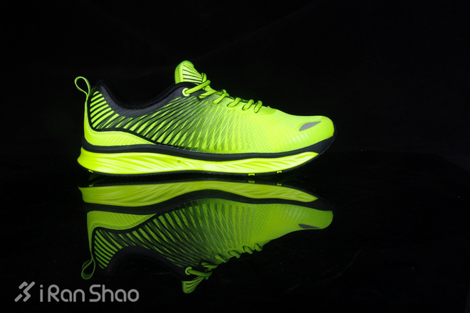 开箱 | 陆地巡洋舰——特步双向控震科技缓震跑鞋