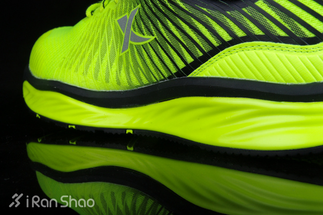 开箱 | 陆地巡洋舰——特步双向控震科技缓震跑鞋