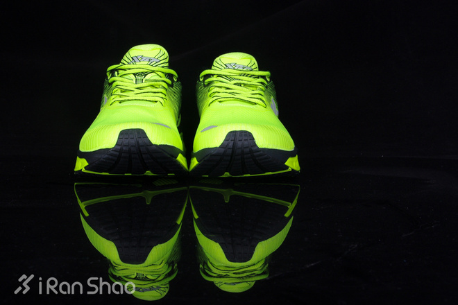 开箱 | 陆地巡洋舰——特步双向控震科技缓震跑鞋