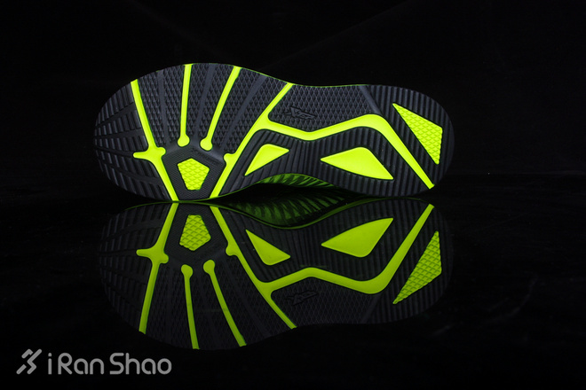 开箱 | 陆地巡洋舰——特步双向控震科技缓震跑鞋