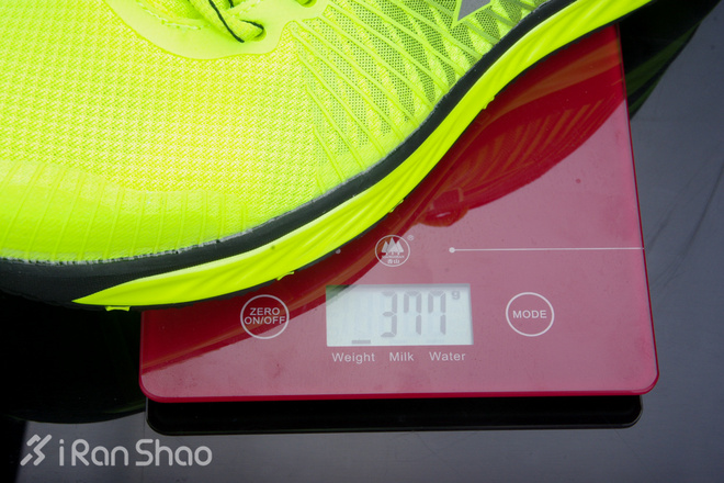 开箱 | 陆地巡洋舰——特步双向控震科技缓震跑鞋