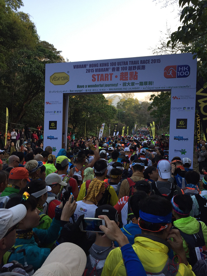 奔跑在地狱与天堂间，完赛2015香港100