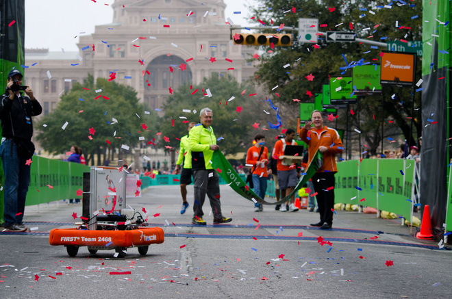 拒绝了上轮椅退赛，Hyvon Ngetich选择一步步爬完最后这段马拉松