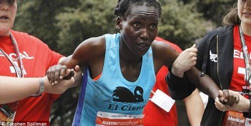 拒绝了上轮椅退赛，Hyvon Ngetich选择一步步爬完最后这段马拉松