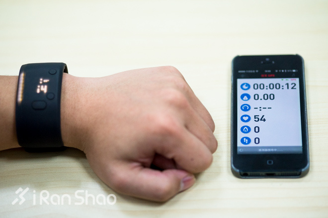 ​开箱 | 不只是记录，adidas micoach FitSmart智能手环