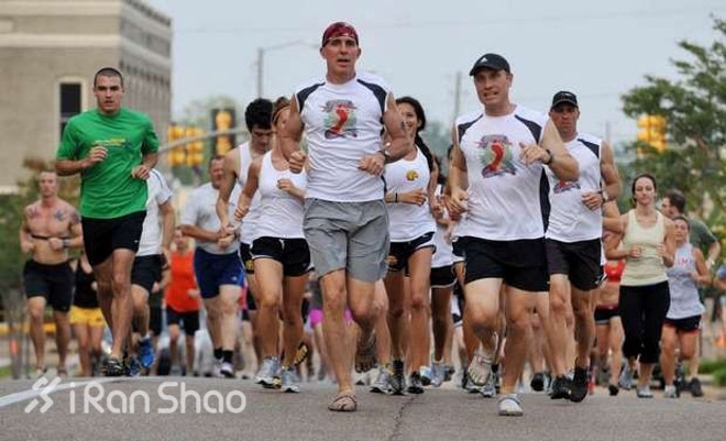 书影音 | 《NATURAL BORN HEROES（天生英雄）》，又一段隐世的跑步传奇