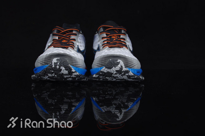 开箱 | Mizuno Wave Prophecy 4：全掌 ∞ 避震胖友福音