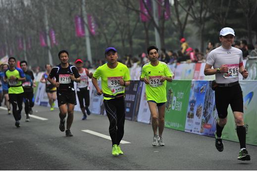 “燃烧自己，点亮他人前方梦想的路” ——参加无锡马拉松有感