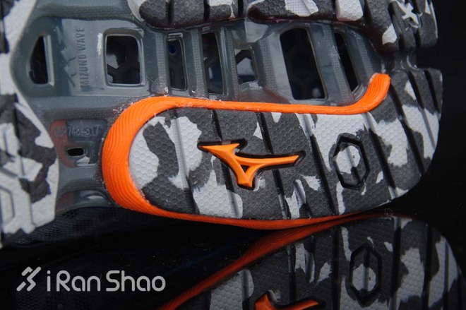 开箱 | Mizuno Wave Prophecy 4：全掌 ∞ 避震胖友福音