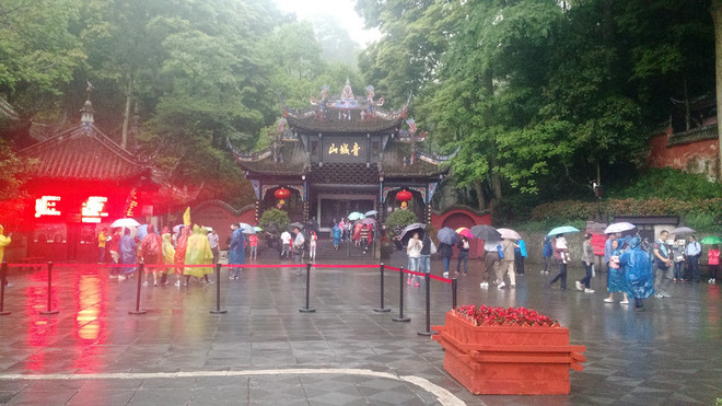 意外完成了人生首马——都江堰马拉松