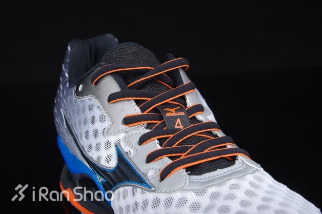 开箱 | Mizuno Wave Prophecy 4：全掌 ∞ 避震胖友福音