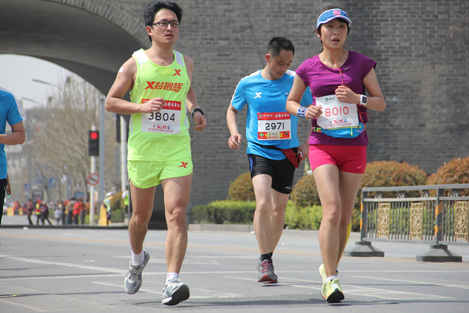 步频176，跑崩之后 ——2015年郑开马拉松小记