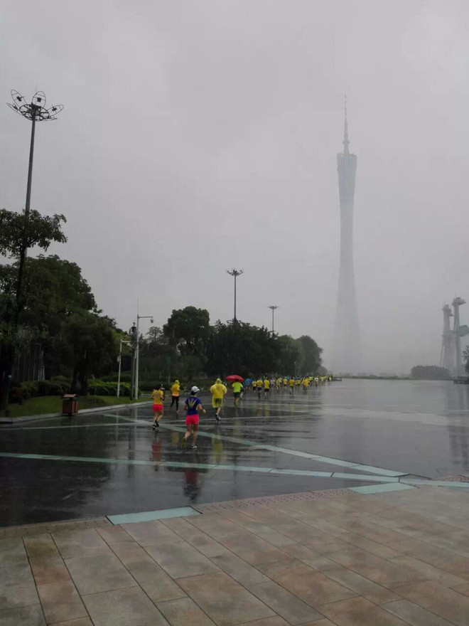 漫步云端 缓震界的劳斯莱斯——Brooks Glycerin 12深度测评