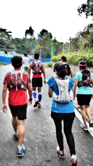 活跃山间的娇粉精灵——Nathan VaporAiress 轻量水袋背包测评