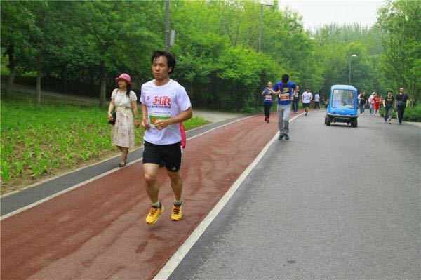 赛场见 | 8人2队，第一次参加马拉松接力赛