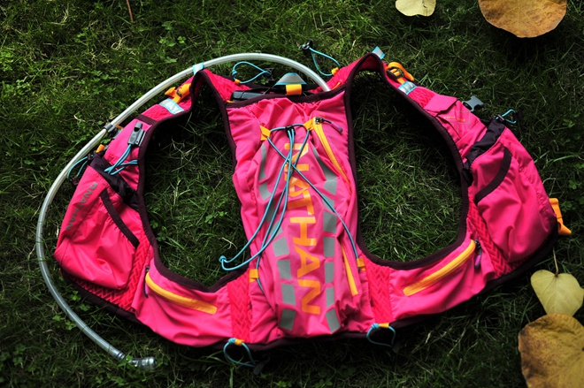 活跃山间的娇粉精灵——Nathan VaporAiress 轻量水袋背包测评