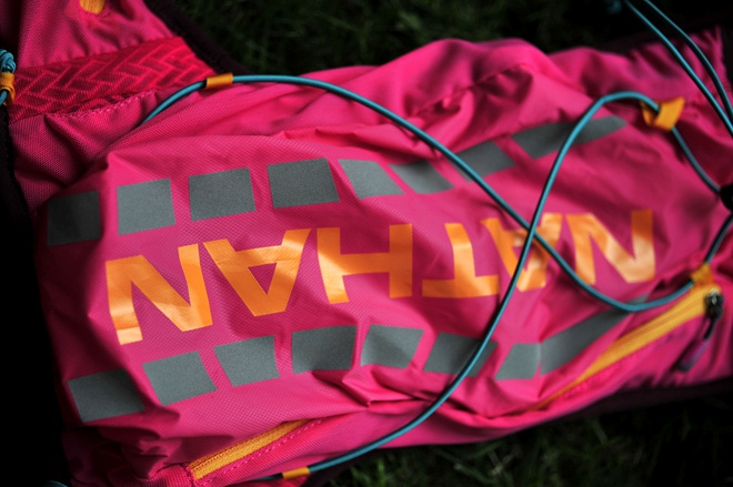 活跃山间的娇粉精灵——Nathan VaporAiress 轻量水袋背包测评