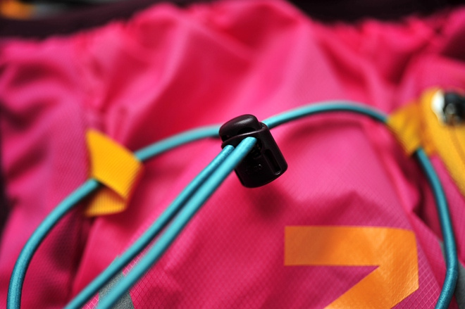 活跃山间的娇粉精灵——Nathan VaporAiress 轻量水袋背包测评