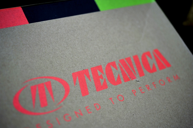 那抹点缀山间的紫与橙——泰尼卡闪电2.0深度测评