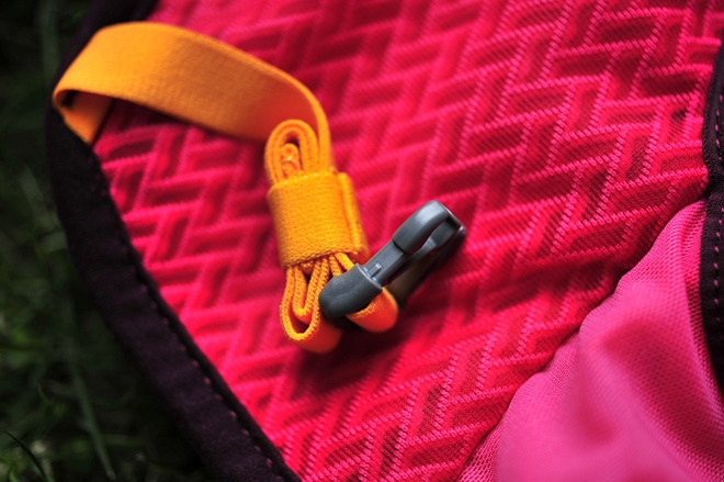 活跃山间的娇粉精灵——Nathan VaporAiress 轻量水袋背包测评