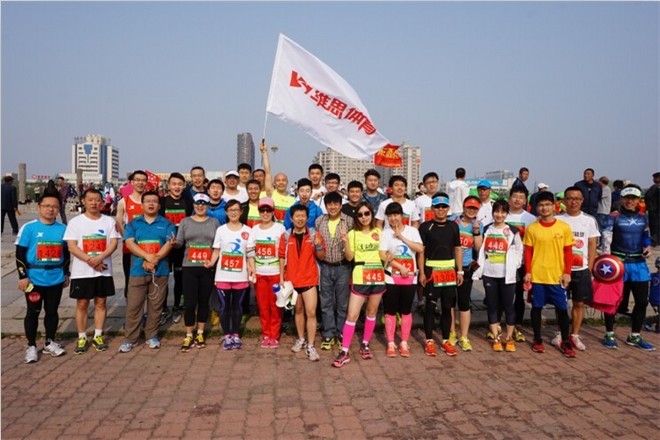 营口鲅鱼圈马拉松刷PB纪念我逝去的爱情（中英文对照）