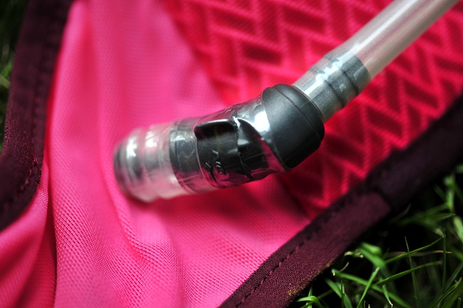 活跃山间的娇粉精灵——Nathan VaporAiress 轻量水袋背包测评