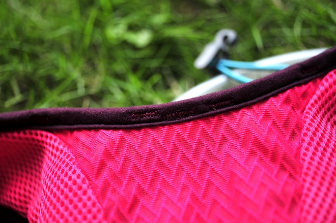 活跃山间的娇粉精灵——Nathan VaporAiress 轻量水袋背包测评