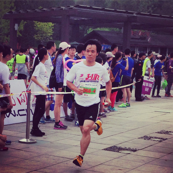 赛场见 | 8人2队，第一次参加马拉松接力赛