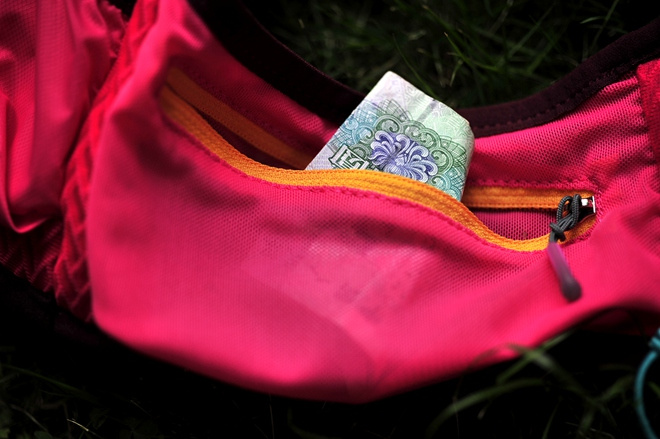 活跃山间的娇粉精灵——Nathan VaporAiress 轻量水袋背包测评