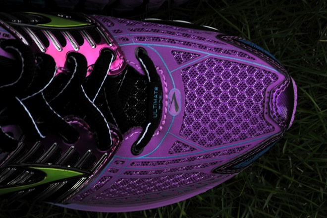 漫步云端 缓震界的劳斯莱斯——Brooks Glycerin 12深度测评