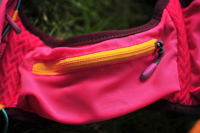 活跃山间的娇粉精灵——Nathan VaporAiress 轻量水袋背包测评